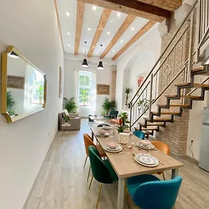https://artsy-central-loft.hotels-in-ljubljana.com